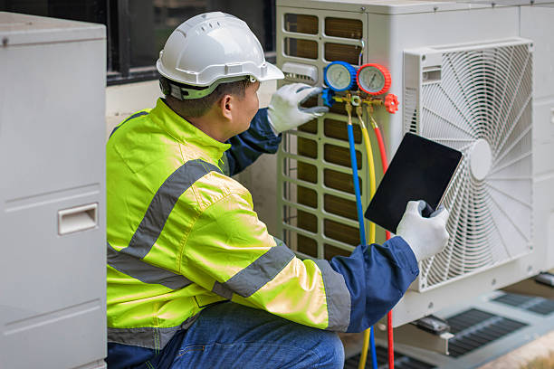 Professional Hvac technician working in Haltom City, TX